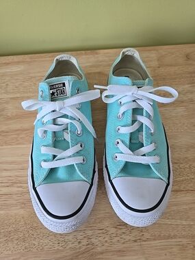 Converse Chuck Taylor Low Top Sneakers in Aruba Blue Womens Sz 8